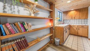 Interior - Granite Heights - Secluded Forest Retreat (Stateline)