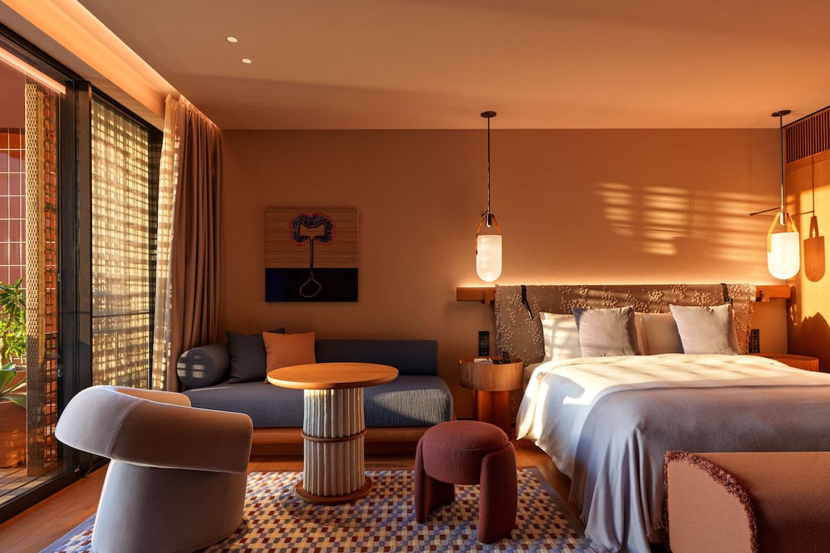 Deluxe Room, Non Smoking | In-room safe, blackout drapes, WiFi (free)