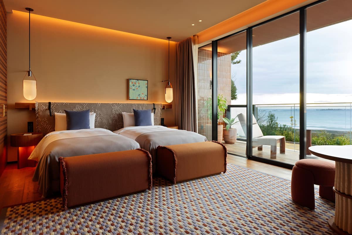 Premium Room, Non Smoking | In-room safe, blackout drapes, WiFi (free)