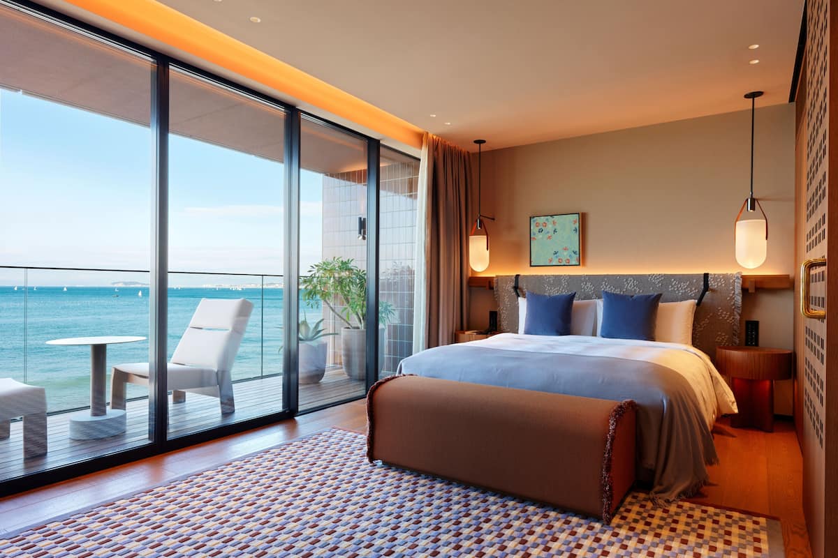 Grand Deluxe Room, Non Smoking | In-room safe, blackout drapes, WiFi (free)