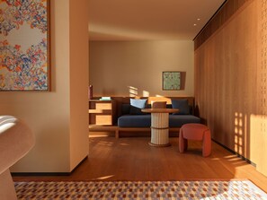 A modern interior with a sofa, a small table, and a patterned rug. - Casa CABaN HAYAMA (Hayama)