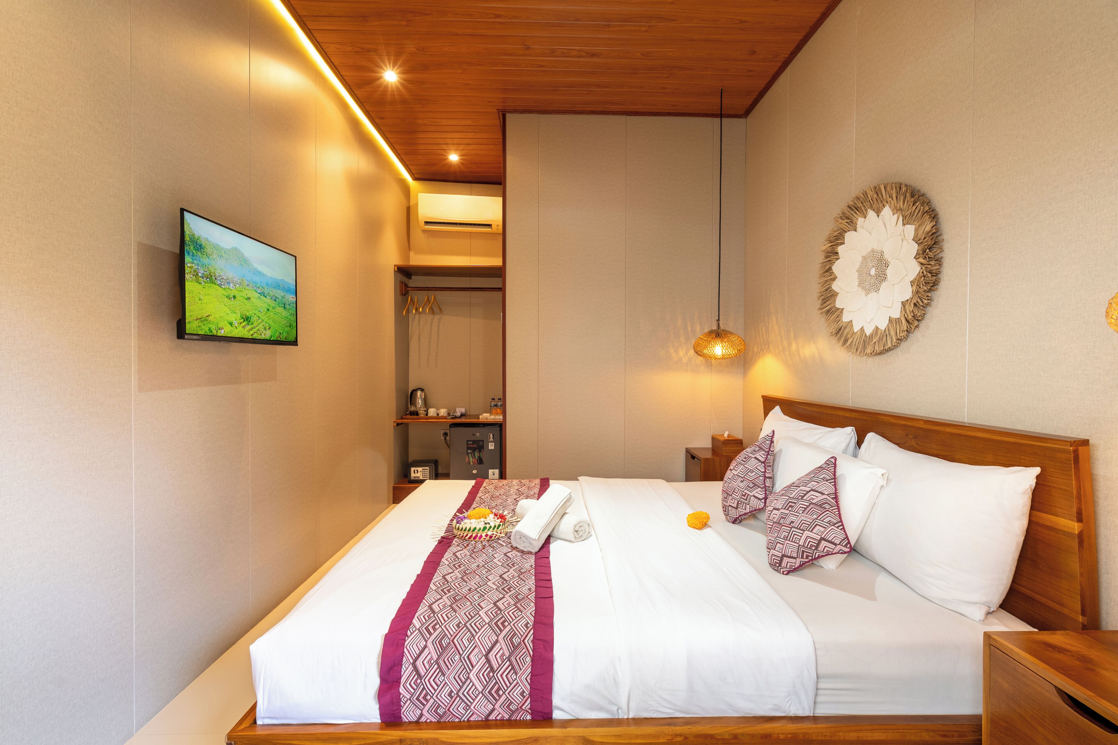 Standard Double Room, Patio, Garden View