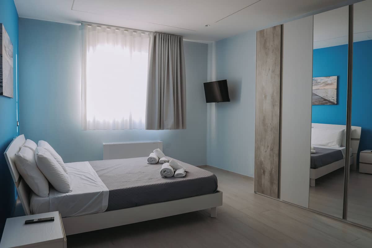 Apartment, Garden View | In-room safe, desk, blackout curtains, soundproofing