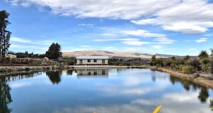Spa Pool | Private Pond | Mountain Views | 3 mins to Cromwell,Sleeps 6