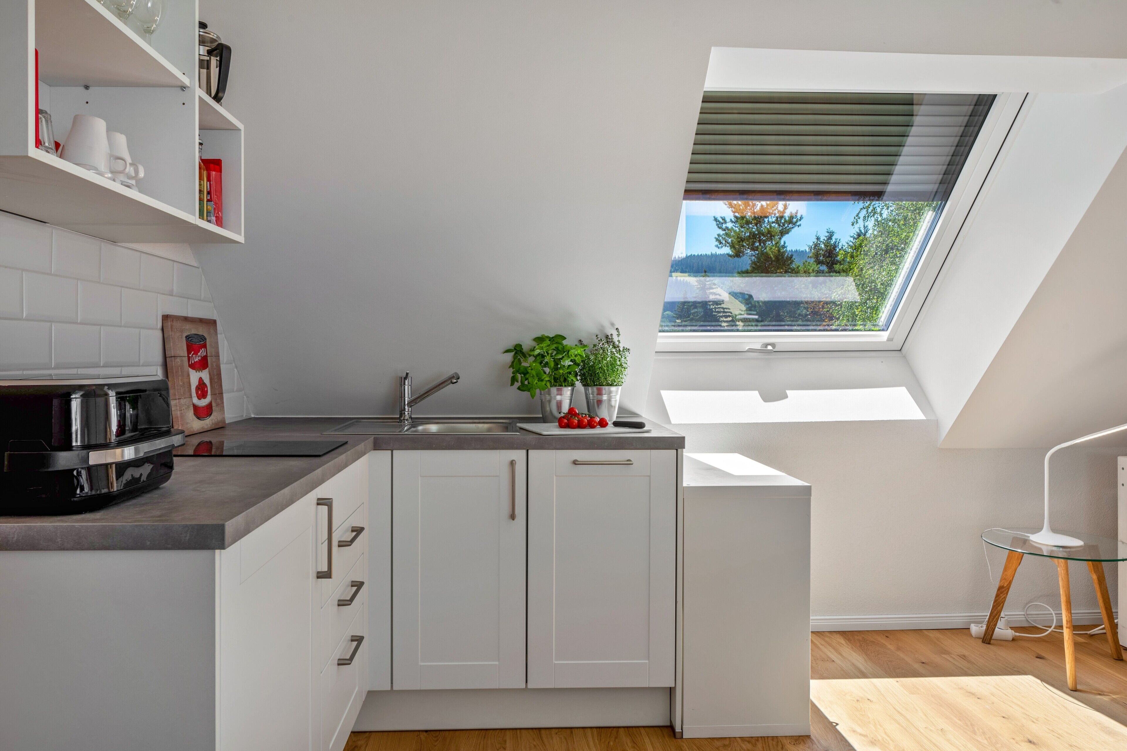 Coffee/tea maker, fridge, stovetop, dishwasher