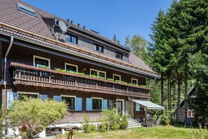 Exterior - Fuchs und Has Feldberg – New Opening July 2026 – Apt 1 / Great View / Shared Garden / Wi-Fi (Feldberg)