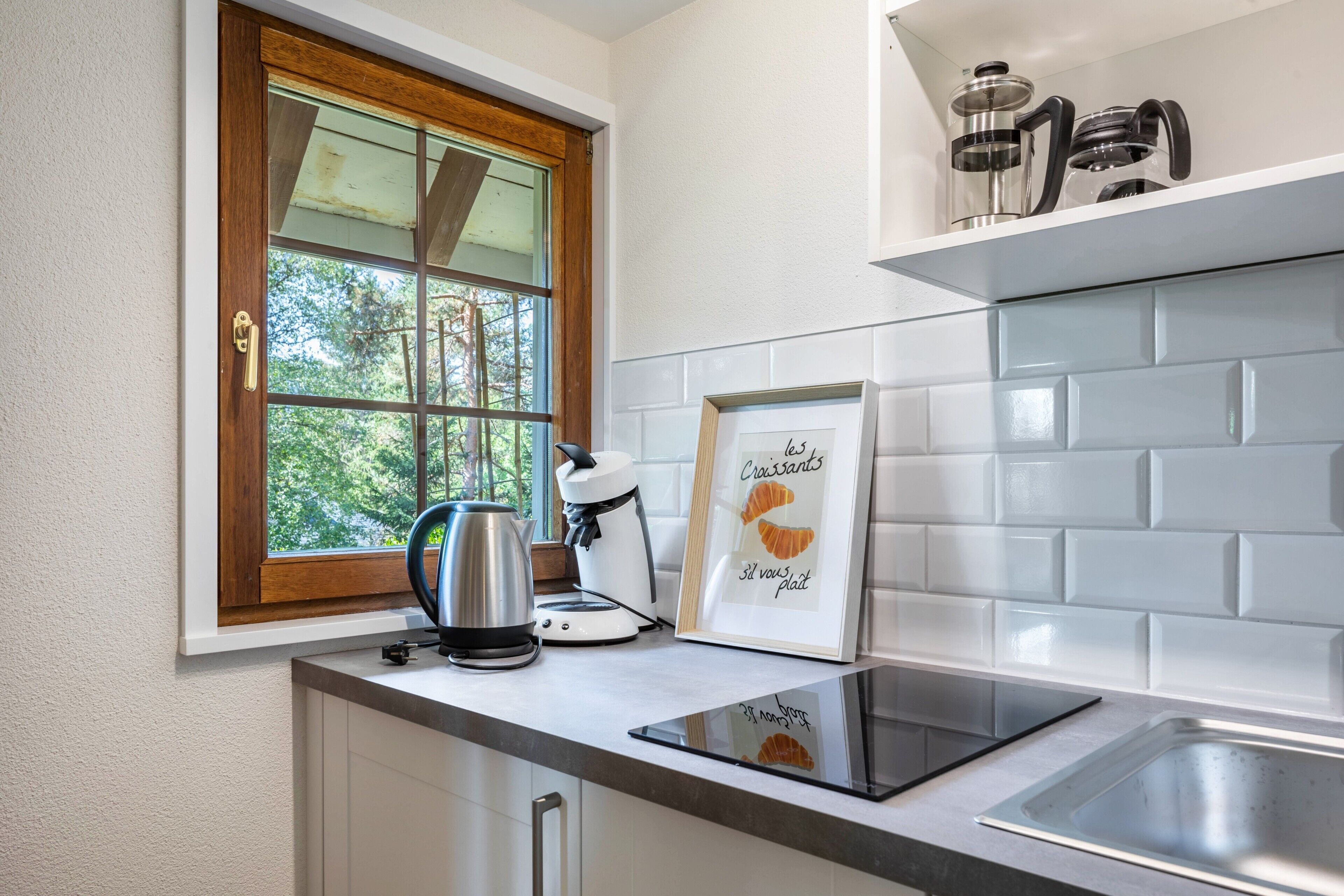 Coffee/tea maker, fridge, stovetop, dishwasher