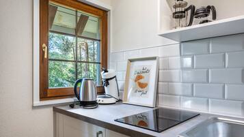 Coffee/tea maker, fridge, stovetop, dishwasher