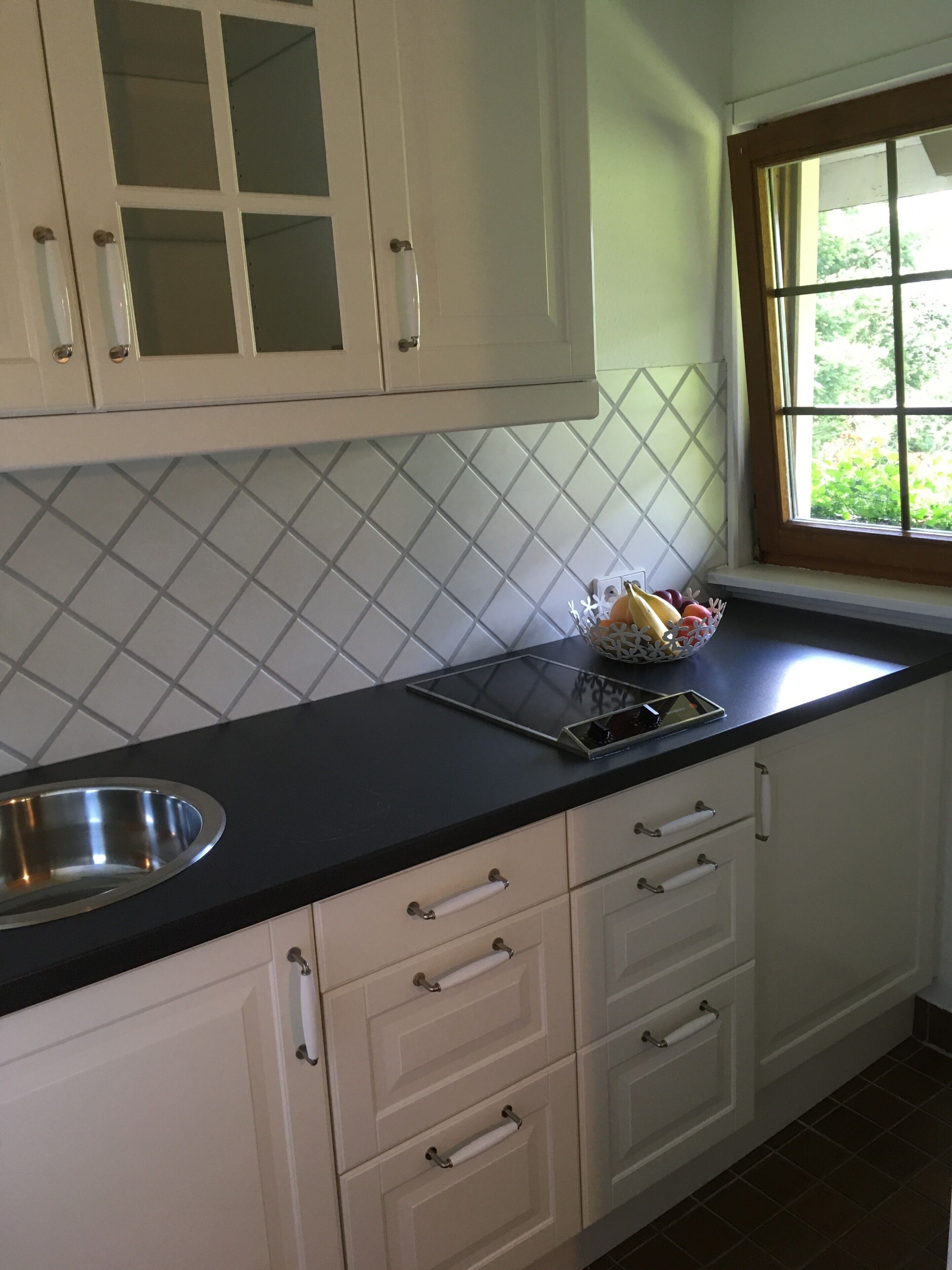 Coffee/tea maker, fridge, stovetop, dishwasher