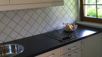 Coffee/tea maker, fridge, stovetop, dishwasher