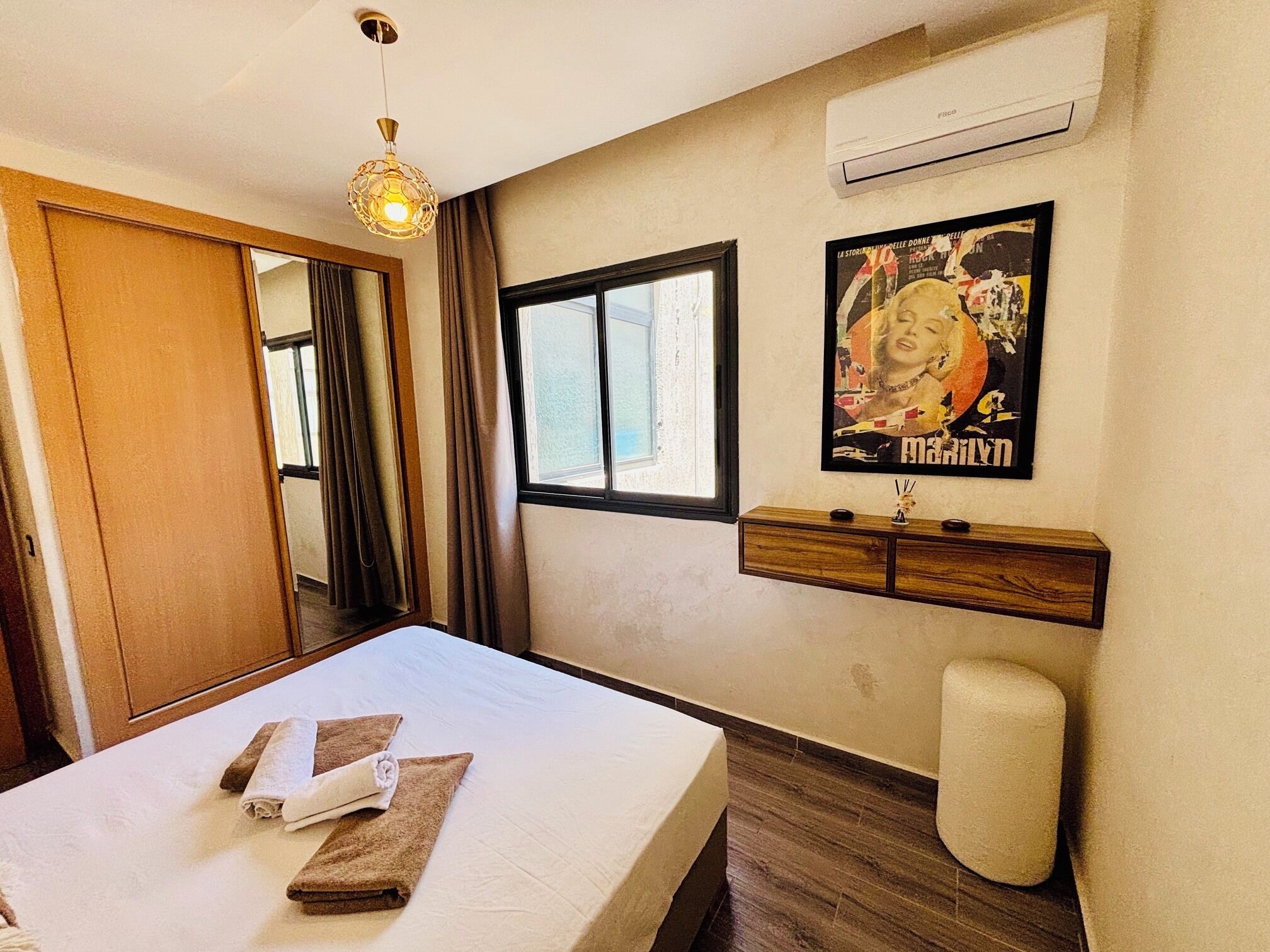 Deluxe Apartment | Iron/ironing board, free WiFi