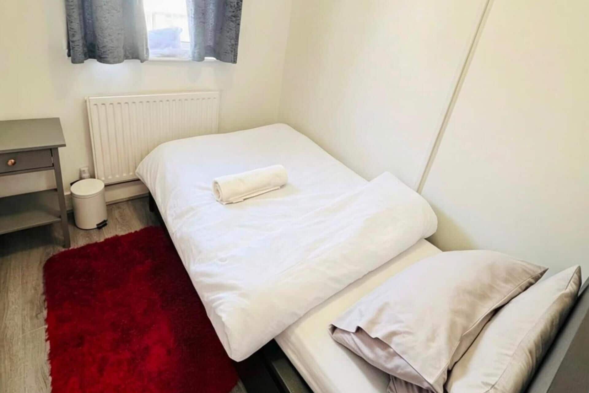 4 bedrooms, iron/ironing board, free WiFi, bed sheets