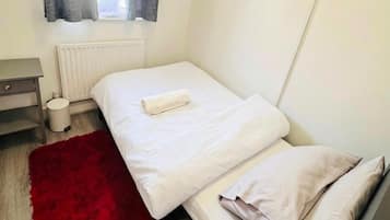 4 bedrooms, iron/ironing board, free WiFi, bed sheets