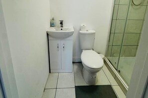 Douche, serviettes fournies