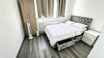 4 bedrooms, iron/ironing board, free WiFi, bed sheets