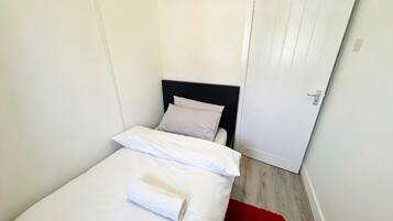 4 bedrooms, iron/ironing board, free WiFi, bed sheets