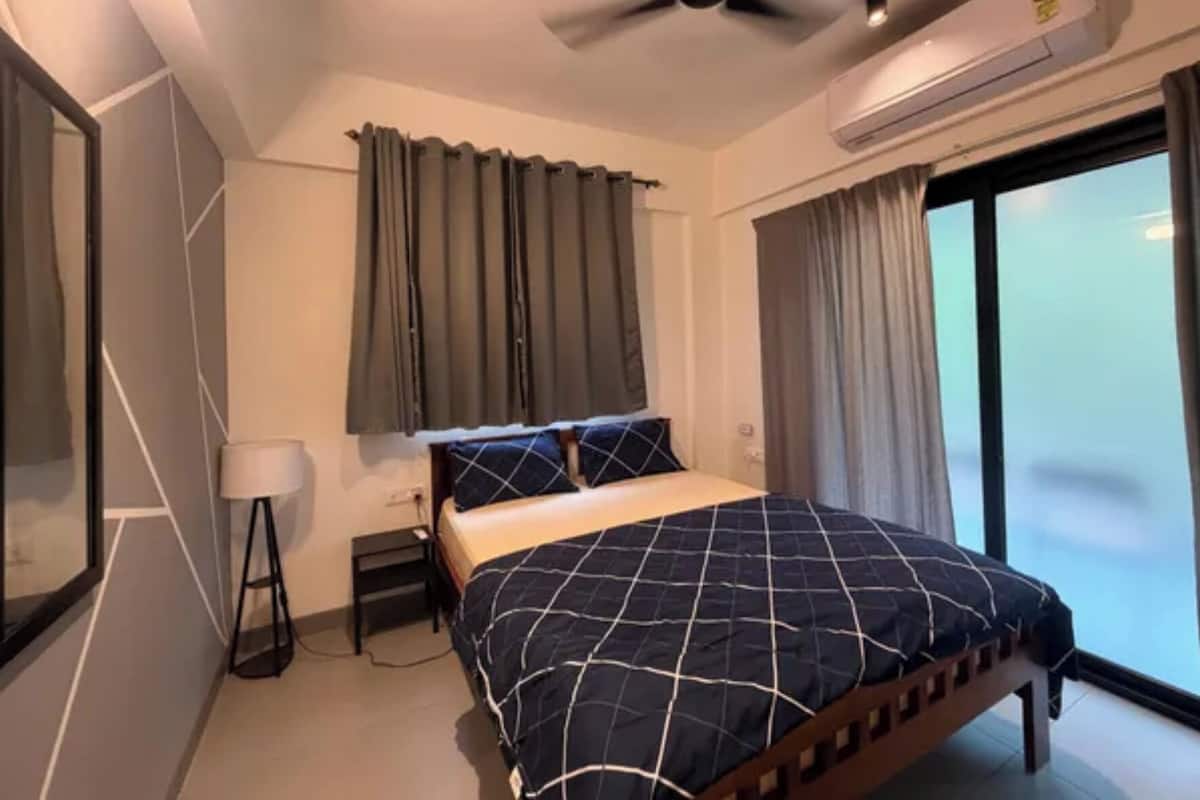 Deluxe Room | Egyptian cotton sheets, premium bedding, in-room safe, desk