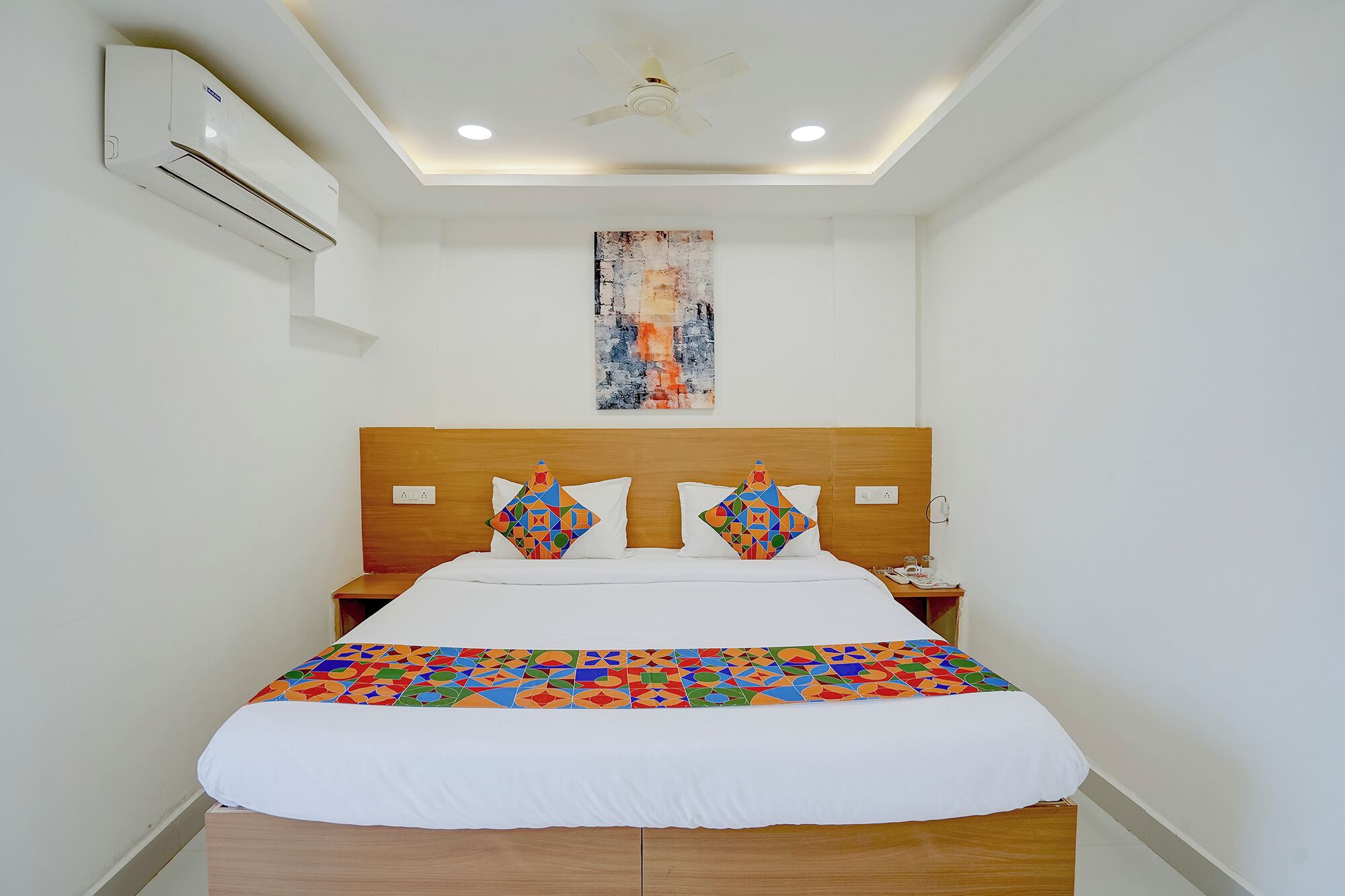 Egyptian cotton sheets, premium bedding, in-room safe, desk