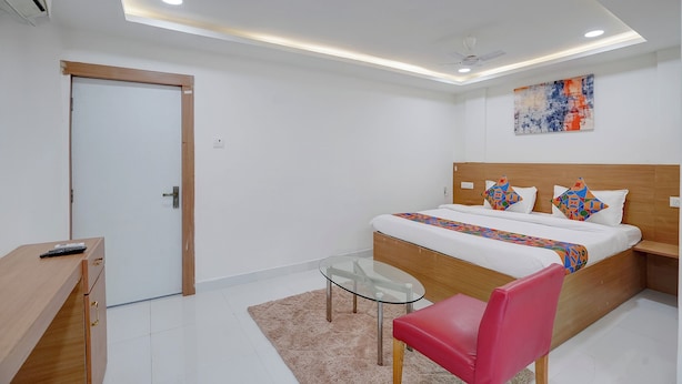 Egyptian cotton sheets, premium bedding, in-room safe, desk - Fabhotel Mv Luxury Rooms (Hyderabad)