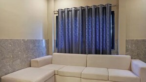 Lobby sitting area - Fabhotel Nest Inn (Mumbai)