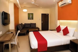 Deluxe Room | Egyptian cotton sheets, premium bedding, in-room safe, desk - Fabhotel Vaishanvi Palace (Hyderabad)