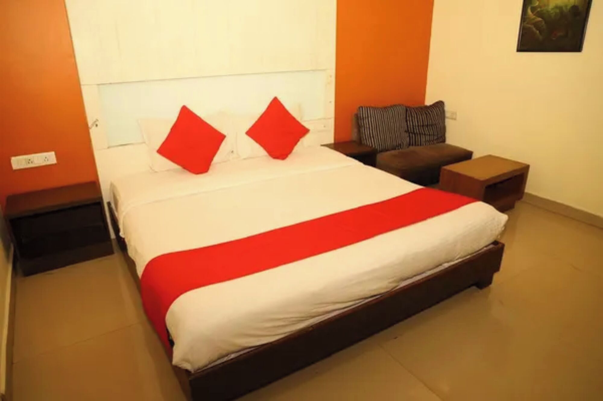 Deluxe Room | Egyptian cotton sheets, premium bedding, in-room safe, desk