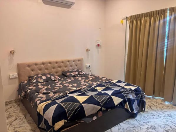 Egyptian cotton sheets, premium bedding, in-room safe, desk - Fabhotel Hill View Cottages (Arpora)