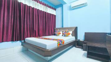 Premium Room | Egyptian cotton sheets, premium bedding, in-room safe, desk