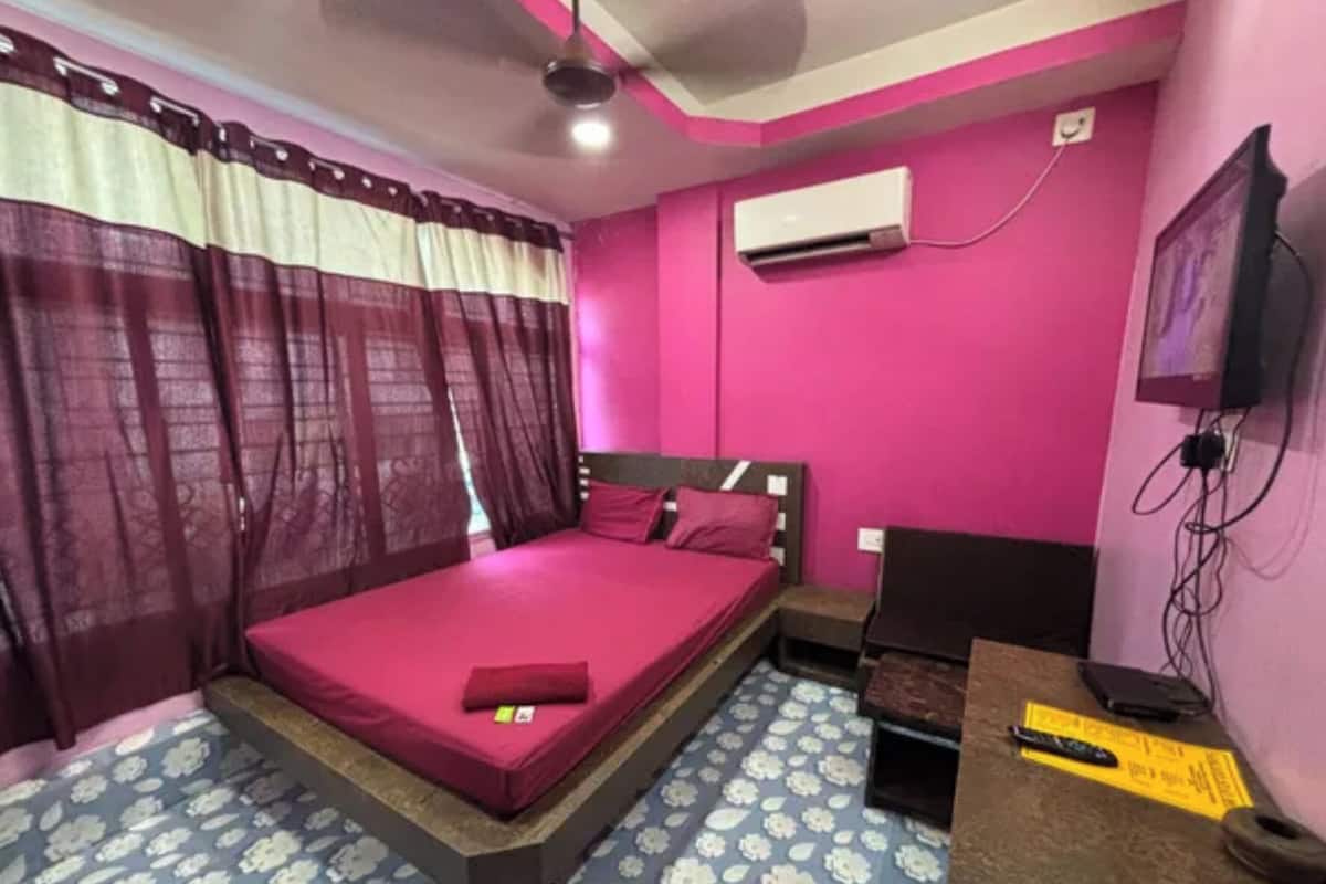 Deluxe Room | Egyptian cotton sheets, premium bedding, in-room safe, desk