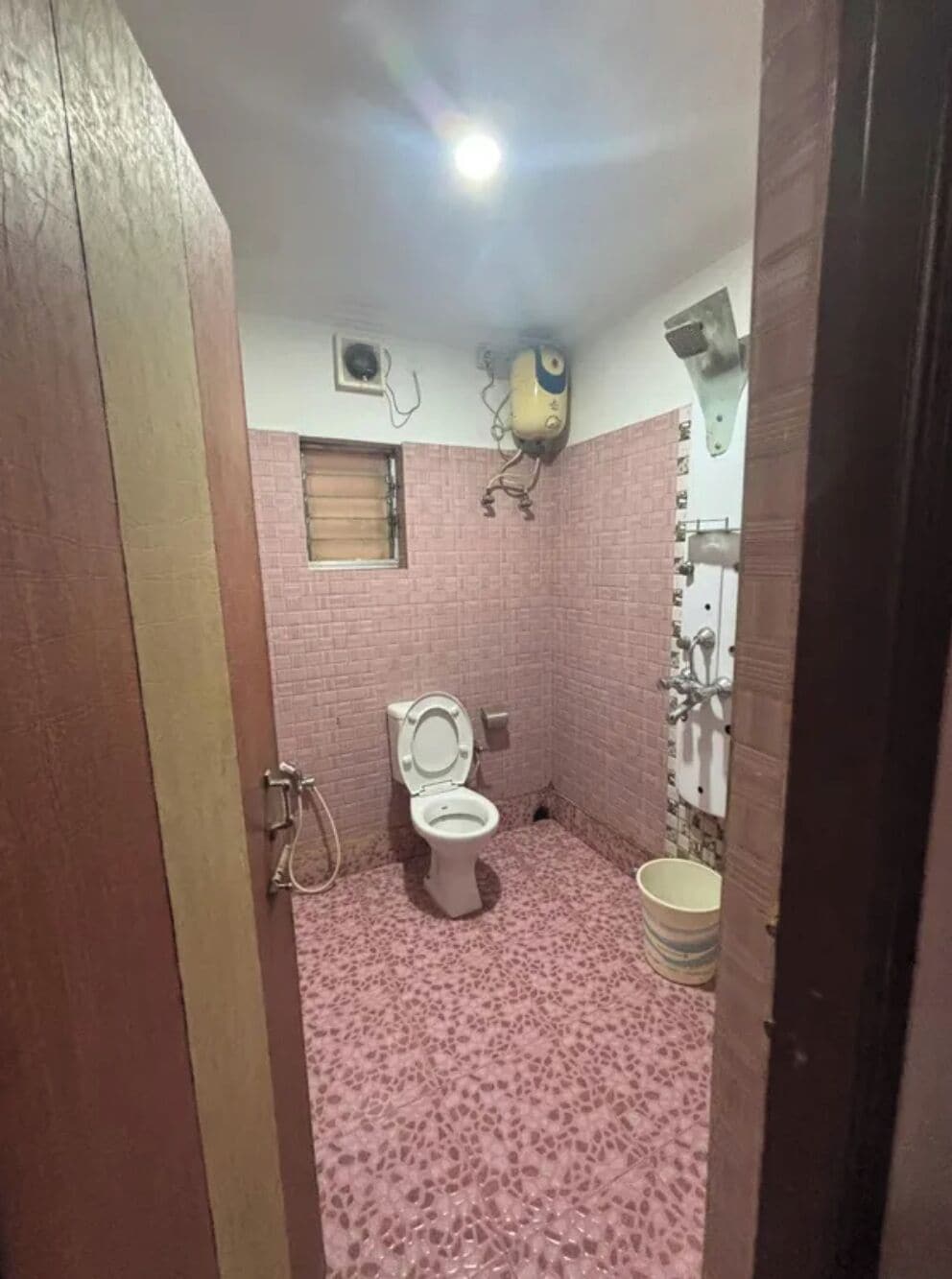 Deluxe kamer | Badkamer | Een douche, een regendouche, gratis toiletartikelen, handdoeken