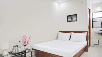 Deluxe Room | Egyptian cotton sheets, premium bedding, in-room safe, desk