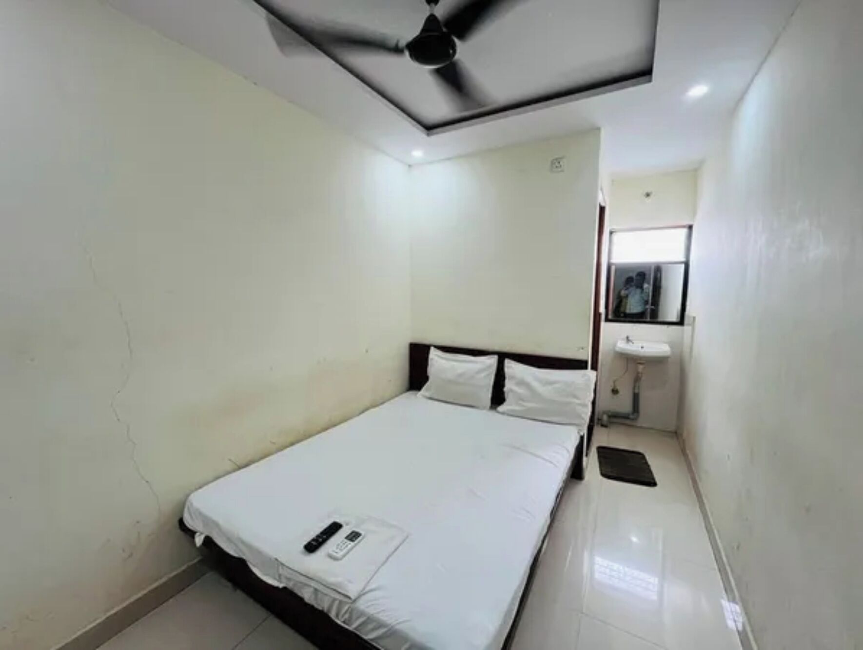 Egyptian cotton sheets, premium bedding, in-room safe, desk