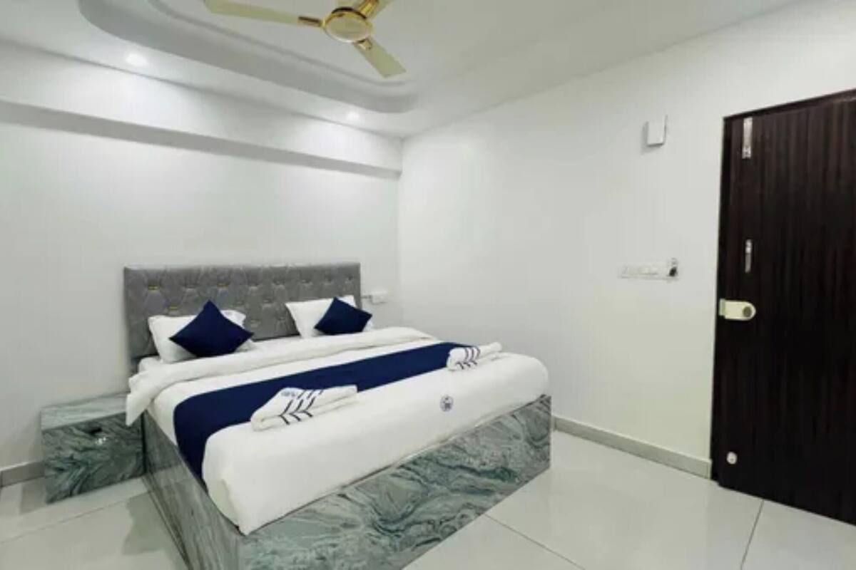 Premium Room | Egyptian cotton sheets, premium bedding, in-room safe, desk