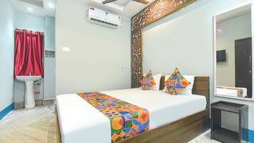 Premium Room | Egyptian cotton sheets, premium bedding, in-room safe, desk