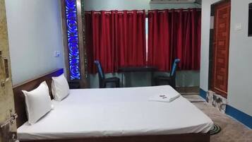 Egyptian cotton sheets, premium bedding, in-room safe, desk