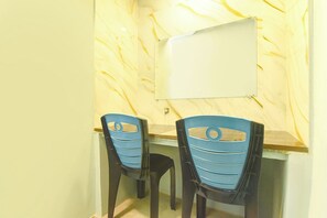 Living area - Fabhotel Taj Palace (Kolkata)