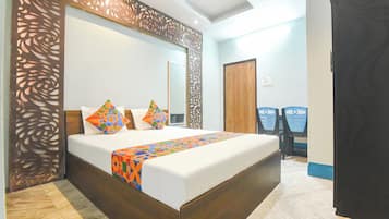 Egyptian cotton sheets, premium bedding, in-room safe, desk