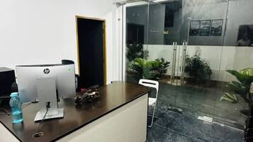 Quầy tiếp tân