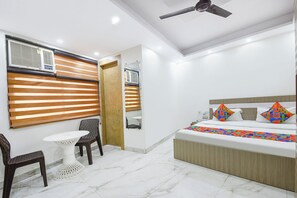 Egyptian cotton sheets, premium bedding, in-room safe, desk - Fabhotel Lotus Star (New Delhi)