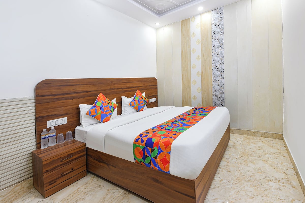 Deluxe Room | Egyptian cotton sheets, premium bedding, in-room safe, desk