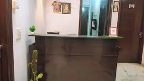 Reception - Fabhotel Red Flag (Gurugram)