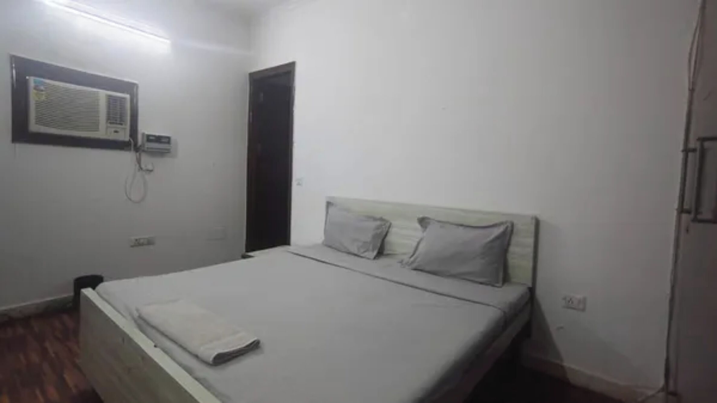 Deluxe Room | Egyptian cotton sheets, premium bedding, in-room safe, desk