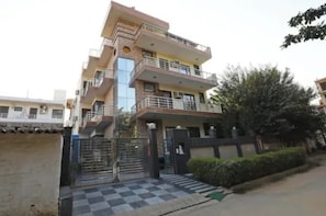 Exterior - Fabhotel Red Flag (Gurugram)