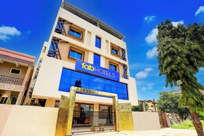 A multi-story building with a prominent 'fab hotels' sign, featuring a modern design with large windows and a balcony. - Fabhotel Saanvi Paradise (Bhopal)