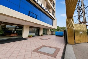 Pintu masuk properti