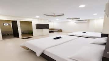 Egyptian cotton sheets, premium bedding, in-room safe, desk