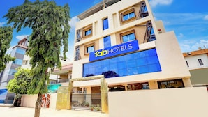 Front of property - Fabhotel Saanvi Paradise (Bhopal)
