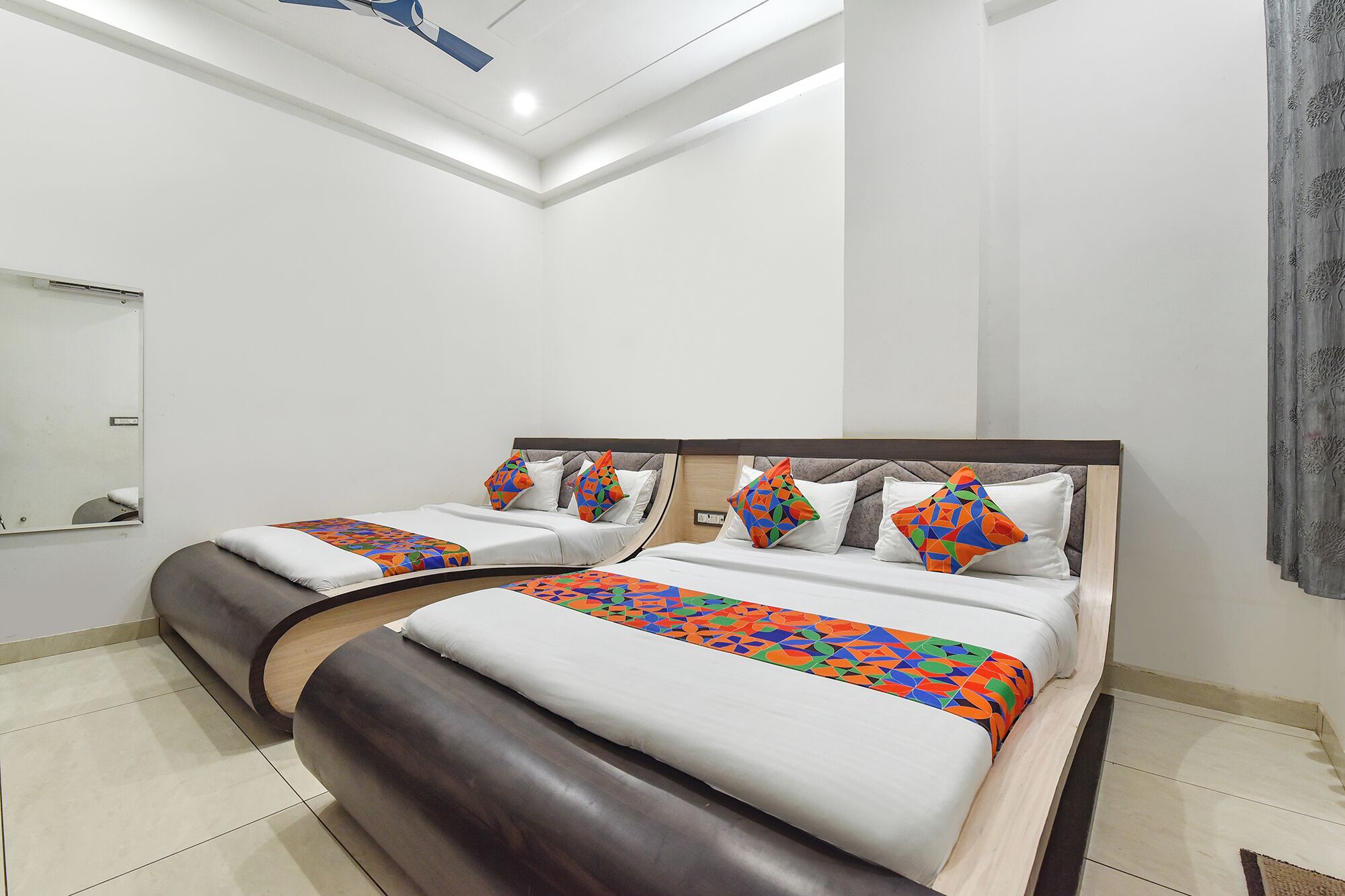 Egyptian cotton sheets, premium bedding, in-room safe, desk