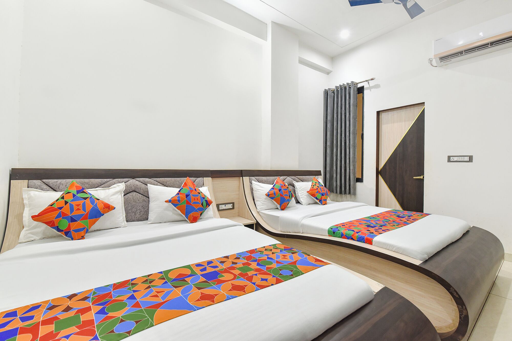 Habitación familiar | Sábanas de algodón egipcio y ropa de cama de alta calidad 