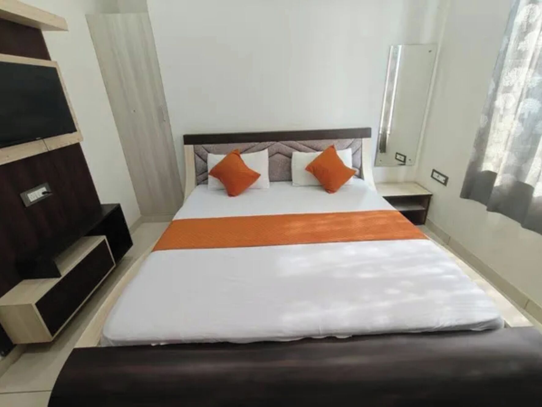 Phòng Deluxe | Bộ trải giường bằng vải cotton Ai Cập, bộ đồ giường cao cấp 